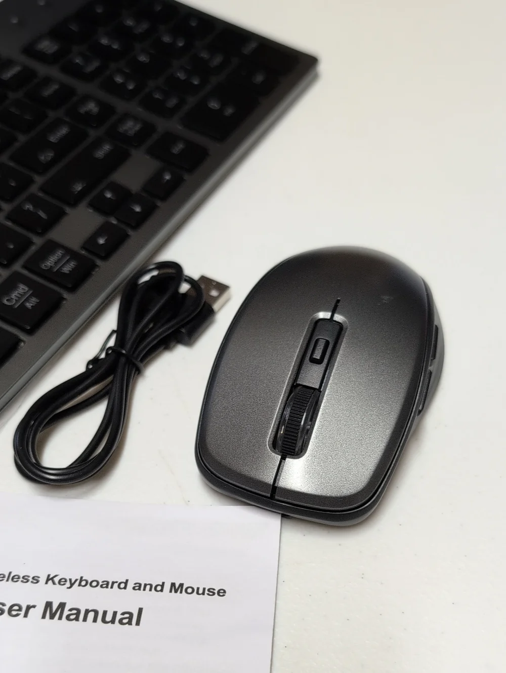 Wireless Keyboard and Mouse Combo - Gray. (95)